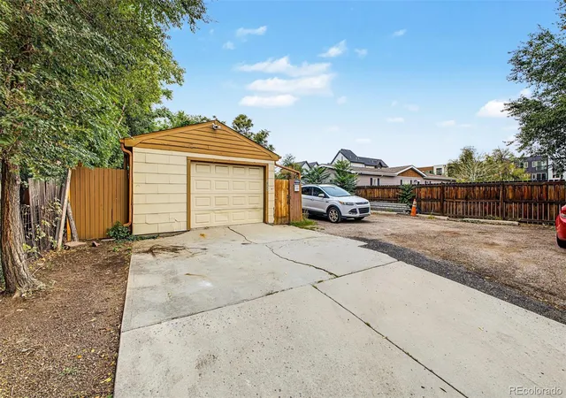 Photo 4 of Single family home for sale at 1565 Sheridan Blvd, Lakewood, CO 80214 | MLS# 2972483 | Listing updated on 2026-10-05