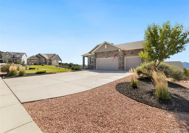 Photo 3 of Single family home for sale at 19608 Still River Ct, Monument, CO 80132 | MLS# 6576835 | Listing updated on 2026-10-06