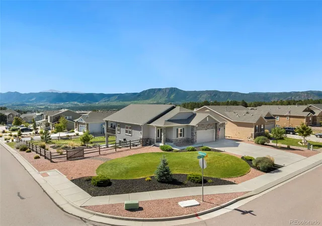 Photo 4 of Single family home for sale at 19608 Still River Ct, Monument, CO 80132 | MLS# 6576835 | Listing updated on 2026-10-06