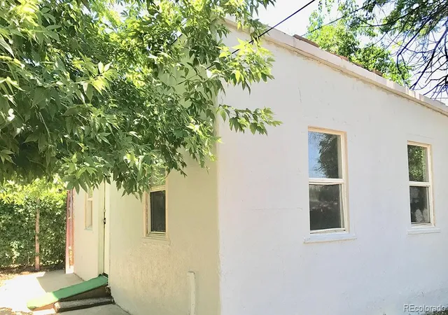 Photo 3 of House for sale at 1678 Chester St, Aurora, CO 80010 | MLS# 5730765 | Listing updated on 2026-10-05