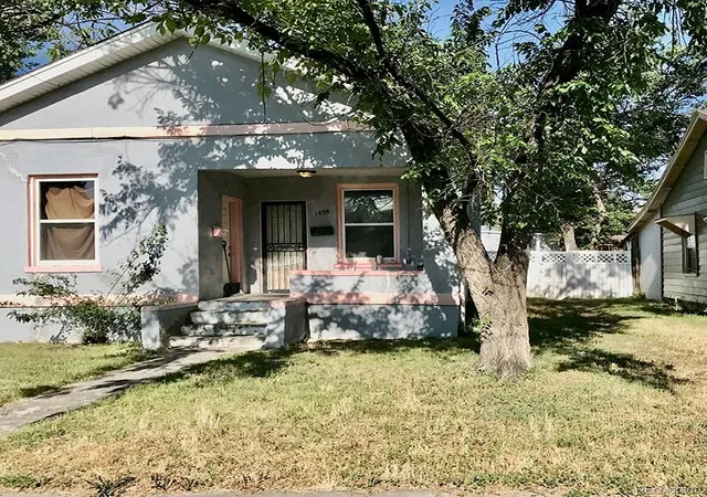 Photo 4 of House for sale at 1678 Chester St, Aurora, CO 80010 | MLS# 5730765 | Listing updated on 2026-10-05