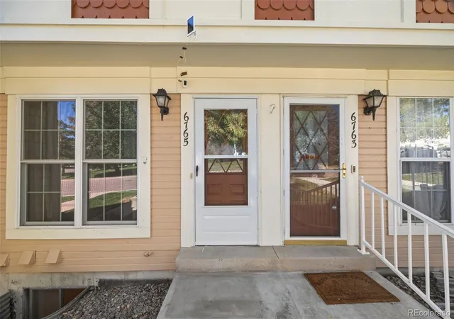 Photo 2 of Townhouse for sale at 6765 S Independence St, Littleton, CO 80128 | MLS# 1780032 | Listing updated on 2026-10-09