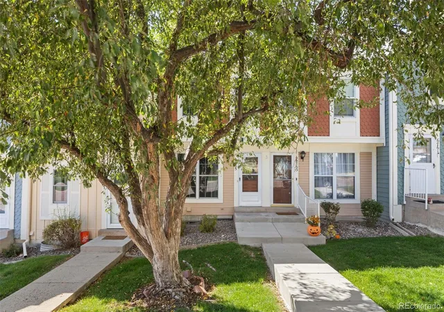 Photo 3 of Townhouse for sale at 6765 S Independence St, Littleton, CO 80128 | MLS# 1780032 | Listing updated on 2026-10-09