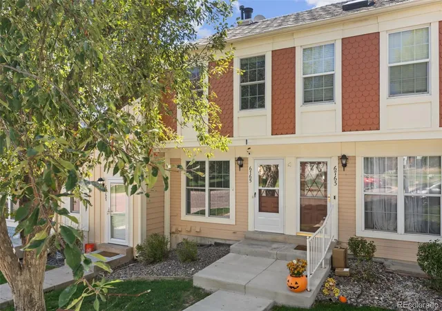 Photo 3 of Townhouse for sale at 6765 S Independence St, Littleton, CO 80128 | MLS# 1780032 | Listing updated on 2026-10-09