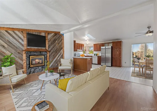 Photo 4 of Single family home for sale at 5873 S Quemoy Cir, Centennial, CO 80015 | MLS# 1548437 | Listing updated on 2026-10-04