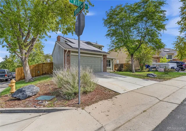 Photo 2 of Single family home for sale at 838 S Rifle Ct, Aurora, CO 80017 | MLS# 8837058 | Listing updated on 2026-10-07