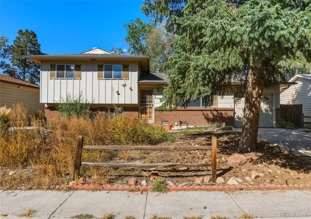 Photo 1 of Single family home for sale at 3702 Pearl Dr, Colorado Springs, CO 80918 | MLS# 8356704 | Listing updated on 2026-10-07
