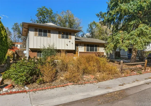 Photo 2 of Single family home for sale at 3702 Pearl Dr, Colorado Springs, CO 80918 | MLS# 8356704 | Listing updated on 2026-10-07