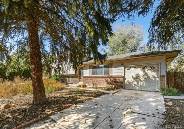 Photo 3 of Single family home for sale at 3702 Pearl Dr, Colorado Springs, CO 80918 | MLS# 8356704 | Listing updated on 2026-10-07