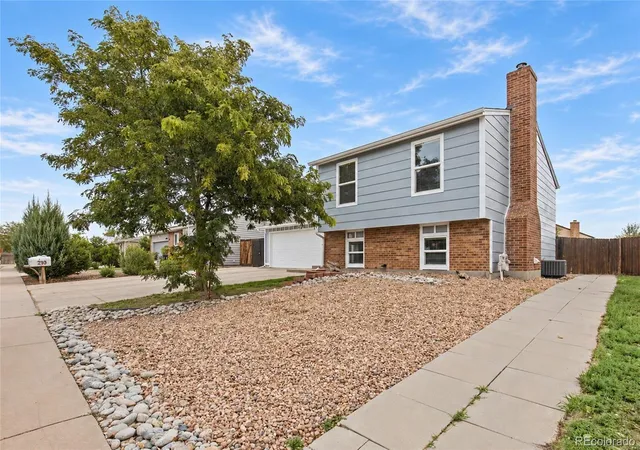 Photo 3 of Single family home for sale at 216 Jefferson Dr, Bennett, CO 80102 | MLS# 2271802 | Listing updated on 2026-10-06