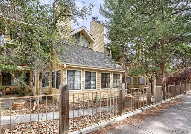 Photo 2 of Condo for sale at 980 S Dahlia St #A, Denver, CO 80246 | MLS# 4396161 | Listing updated on 2026-10-03