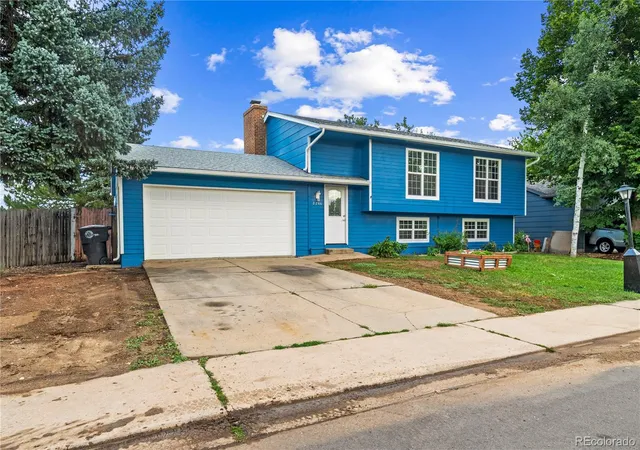 Photo 3 of Single family home for sale at 2244 Grant St, Longmont, CO 80501 | MLS# 3112800 | Listing updated on 2026-10-28