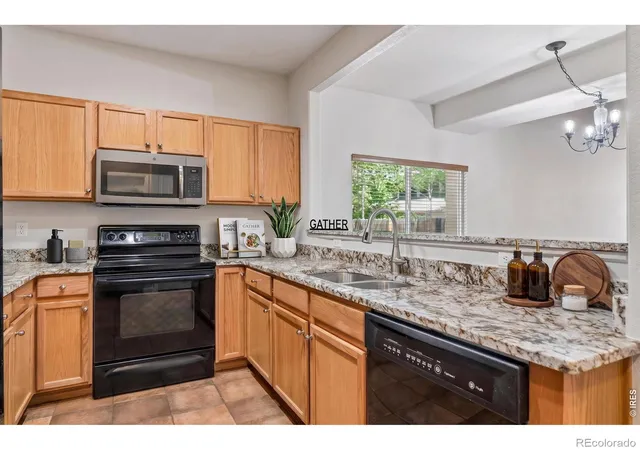 Photo 3 of Townhouse for sale at 4442 S Auckland Ct, Aurora, CO 80015 | MLS# IR1069958 | Listing updated on 2026-10-02