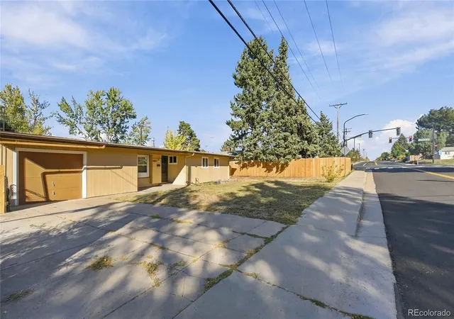 Photo 2 of Single family home for sale at 1631 W Prentice Ave, Littleton, CO 80120 | MLS# 5389950 | Listing updated on 2026-10-09