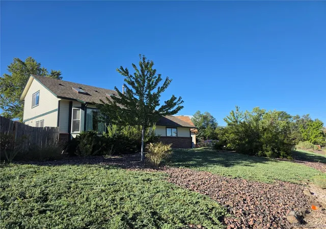 Photo 2 of Single family home for sale at 9992 W Florida Ave, Lakewood, CO 80232 | MLS# 2066053 | Listing updated on 2026-10-08