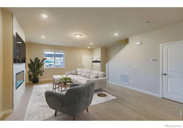 Photo 4 of Townhouse for sale at 2846 Bear Springs Cir, Longmont, CO 80503 | MLS# IR1069972 | Listing updated on 2026-10-05
