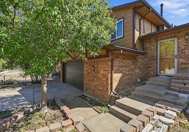 Photo 2 of Single family home for sale at 11052 E Ohio Pl, Aurora, CO 80012 | MLS# 4985983 | Listing updated on 2026-10-06