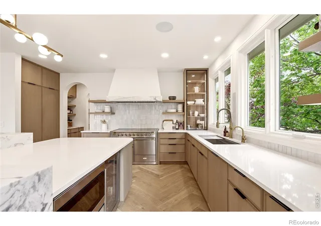 Photo 3 of Mansion for sale at 274 Vine St, Denver, CO 80206 | MLS# IR1069992 | Listing updated on 2026-10-08