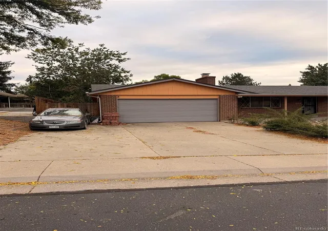 Photo 3 of Single family home for sale at 2576 S Flower St, Lakewood, CO 80227 | MLS# 9166638 | Listing updated on 2026-10-03