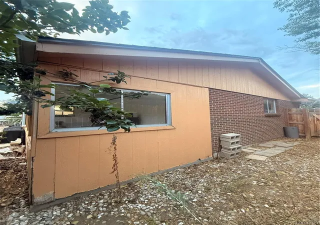Photo 3 of Single family home for sale at 2576 S Flower St, Lakewood, CO 80227 | MLS# 9166638 | Listing updated on 2026-10-03