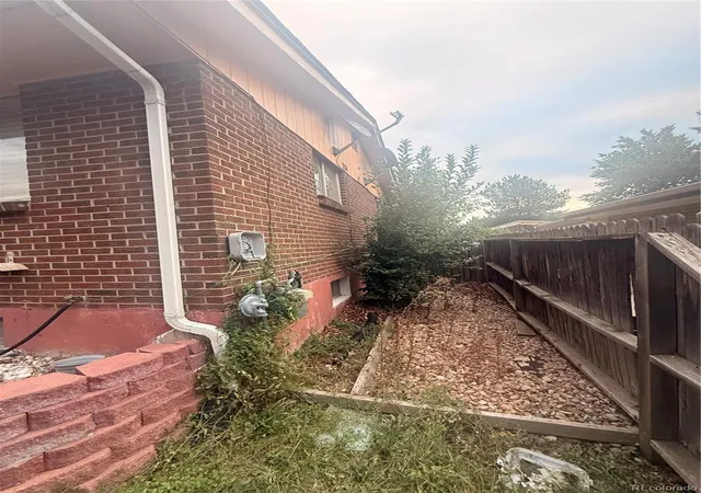 Photo 4 of Single family home for sale at 2576 S Flower St, Lakewood, CO 80227 | MLS# 9166638 | Listing updated on 2026-10-03