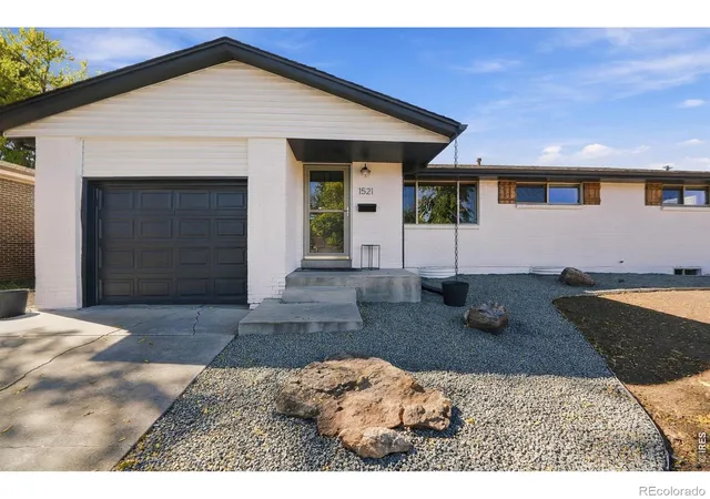 Photo 2 of Single family home for sale at 1521 S Carr St, Lakewood, CO 80232 | MLS# IR1069996 | Listing updated on 2026-10-06