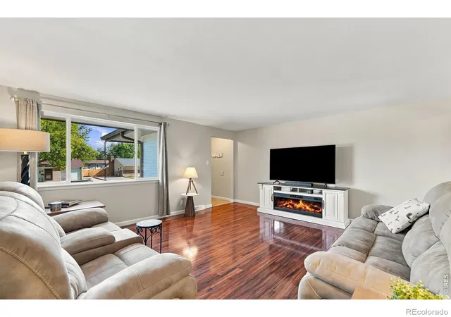 Photo 4 of Single family home for sale at 1521 S Carr St, Lakewood, CO 80232 | MLS# IR1069996 | Listing updated on 2026-10-06