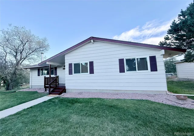 Photo 3 of Single family home for sale at 1845 Buttercup Rd, Elizabeth, CO 80107 | MLS# 1711893 | Listing updated on 2026-10-08