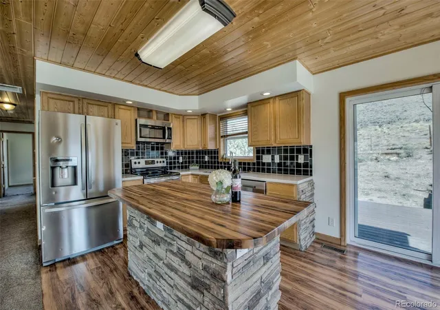 Photo 4 of Single family home for sale at 432 County Rd 101, Silverthorne, CO 80498 | MLS# 8902323 | Listing updated on 2026-10-05