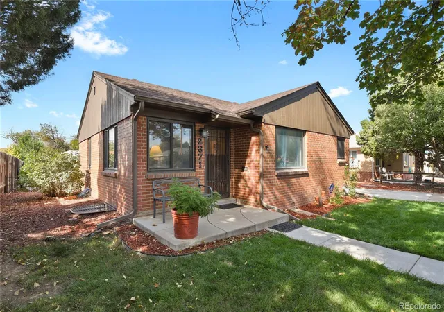 Photo 2 of Single family home for sale at 2371 Joliet St, Aurora, CO 80010 | MLS# 6081912 | Listing updated on 2026-10-08