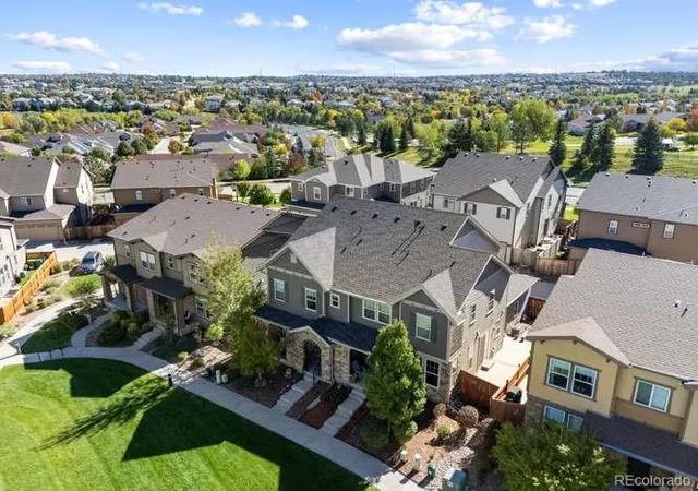 Photo 3 of Townhouse for sale at 7629 S Zante Ct, Aurora, CO 80016 | MLS# 7246341 | Listing updated on 2026-10-11