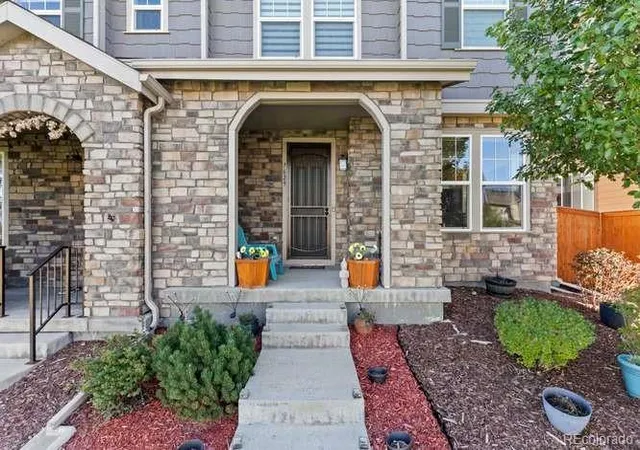 Photo 3 of Townhouse for sale at 7629 S Zante Ct, Aurora, CO 80016 | MLS# 7246341 | Listing updated on 2026-10-11