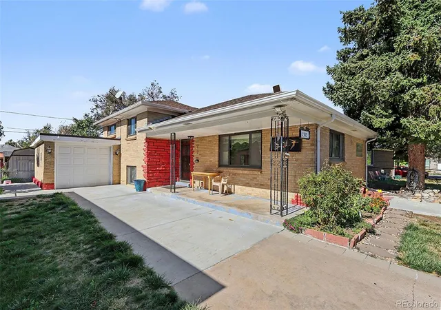 Single family home for sale at 2383 Oakland St, Aurora, CO 80010 | MLS# 4754100