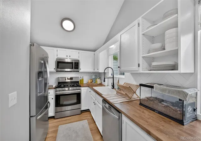 Photo 4 of Single family home for sale at 960 S Zeno Way, Aurora, CO 80017 | MLS# 5941753 | Listing updated on 2026-10-05