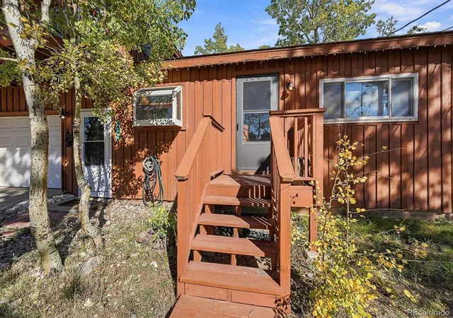 Photo 3 of Single family home for sale at 2 Debra Ann Rd, Golden, CO 80403 | MLS# 3644964 | Listing updated on 2026-10-07