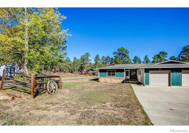Photo 3 of Townhouse for sale at 1069 Morgan St, Estes Park, CO 80517 | MLS# IR1070030 | Listing updated on 2026-10-08