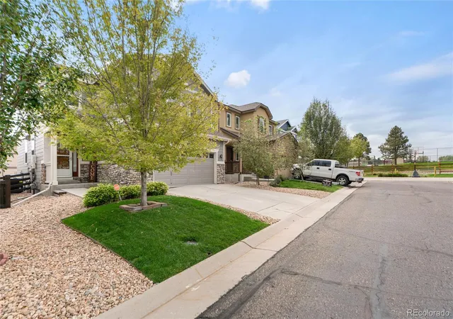 Photo 2 of Single family home for sale at 4879 S Picadilly Ct, Aurora, CO 80015 | MLS# 4819813 | Listing updated on 2026-10-24