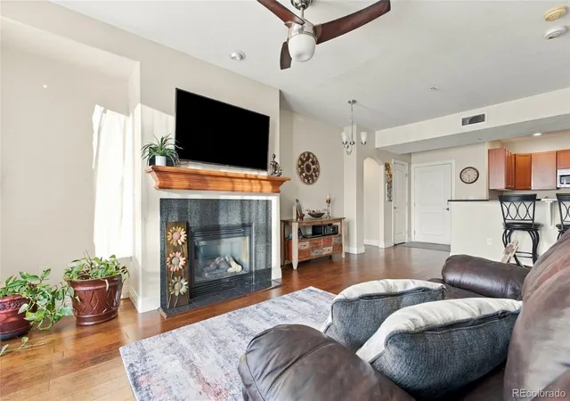 Listing Photo 5 - Condo for sale in building located at 9019 E Panorama Cir, Englewood, CO 80112 - Unit #D207