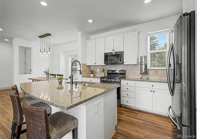 Photo 3 of Single family home for sale at 1424 Bluemoon Dr, Longmont, CO 80504 | MLS# 7300008 | Listing updated on 2026-10-06