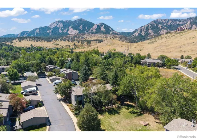 Photo 1 of Townhouse for sale at 1325 Bear Mountain Dr #D, Boulder, CO 80305 | MLS# IR1070042 | Listing updated on 2026-10-05