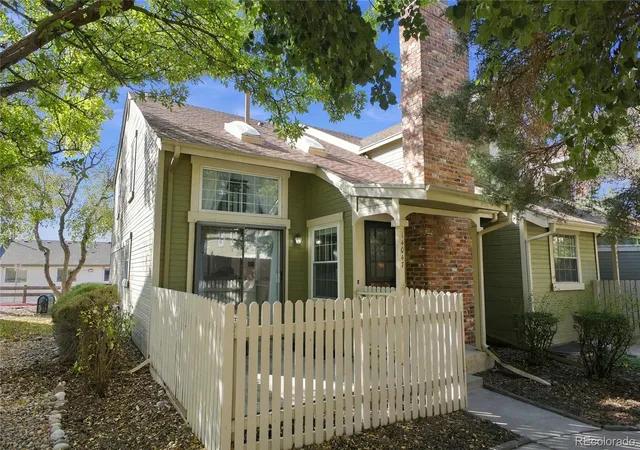 Townhouse for sale at 14047 E Radcliff Cir, Aurora, CO 80015 | MLS# 9445610