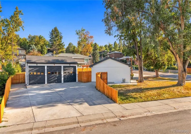 Photo 2 of Single family home for sale at 5590 Clear Crk Dr, Denver, CO 80212 | MLS# 6568005 | Listing updated on 2026-10-08