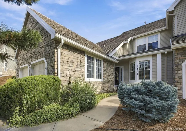 Photo 2 of Townhouse for sale at 1864 W Cape Cod Way, Littleton, CO 80120 | MLS# 1769998 | Listing updated on 2026-10-08