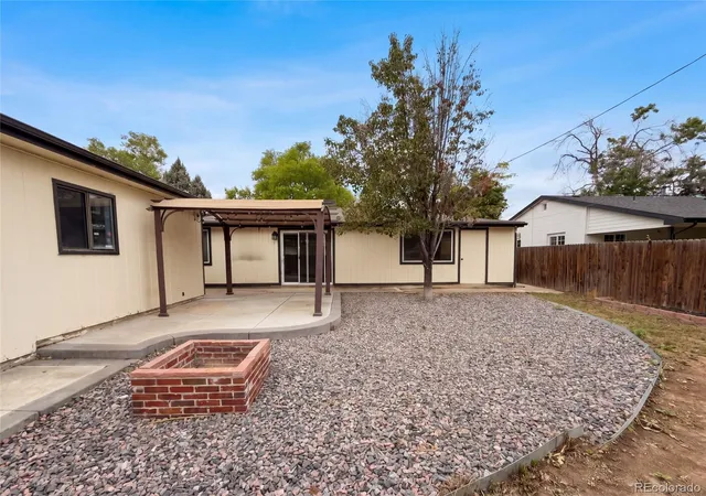 Photo 4 of Single family home for sale at 1330 Quentin St, Aurora, CO 80011 | MLS# 7146112 | Listing updated on 2026-10-09