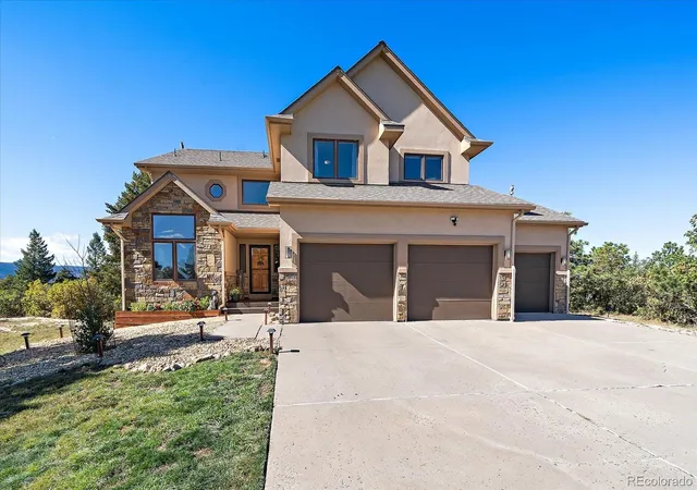 Photo 3 of Single family home for sale at 8015 Eagle Rd, Larkspur, CO 80118 | MLS# 4464105 | Listing updated on 2026-10-09
