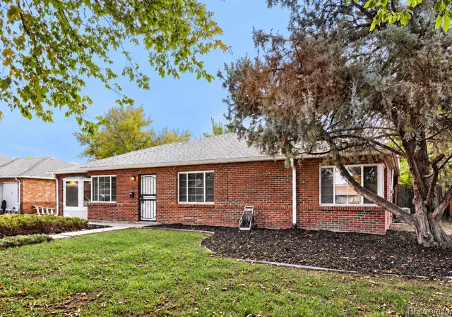 Photo 2 of Single family home for sale at 711 Troy Ct, Aurora, CO 80011 | MLS# 2649362 | Listing updated on 2026-10-09