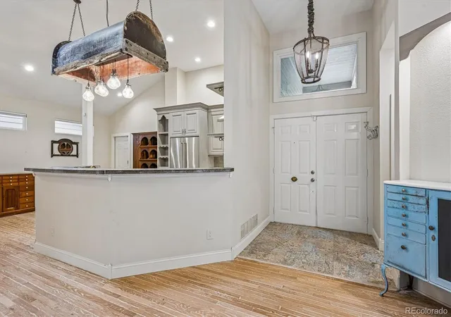 Photo 4 of Single family home for sale at 1909 Overview Dr, Castle Rock, CO 80104 | MLS# 1582640 | Listing updated on 2026-10-22
