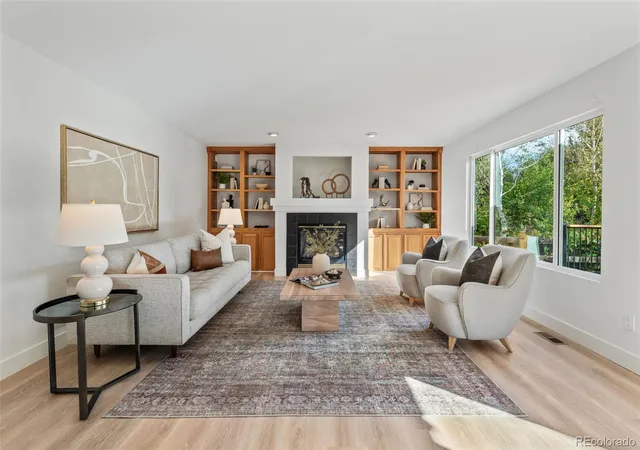 Photo 3 of Single family home for sale at 9736 Fox Den Dr, Littleton, CO 80125 | MLS# 5073210 | Listing updated on 2026-10-09