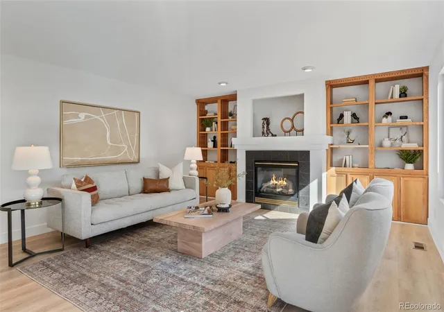 Photo 4 of Single family home for sale at 9736 Fox Den Dr, Littleton, CO 80125 | MLS# 5073210 | Listing updated on 2026-10-09
