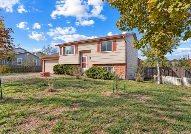 Photo 1 of Single family home for sale at 719 S Elbert St, Elizabeth, CO 80107 | MLS# 7134913 | Listing updated on 2026-10-09
